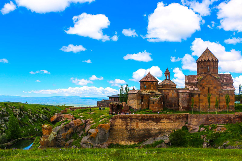 Yerevan - Harichavank- Gyumri- Yerevan